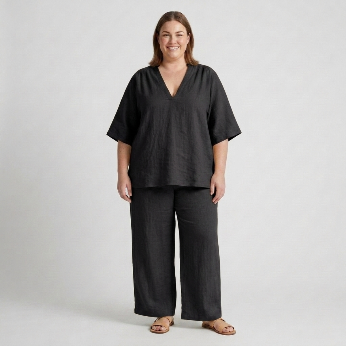 Ensemble deux pièces grande taille pour femme avec haut ample à col en v et pantalon fluide