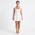Robe courte pour femme — encolure carrée — tenue de soirée