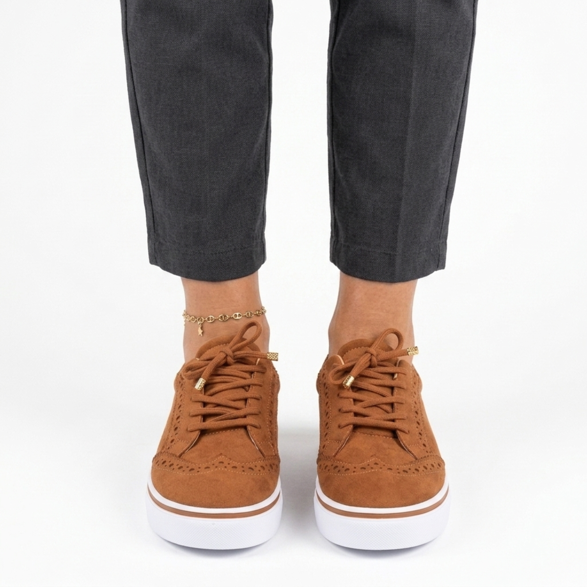 Chaussures de marche femme — semelle compensée et bout fleuri — loisirs