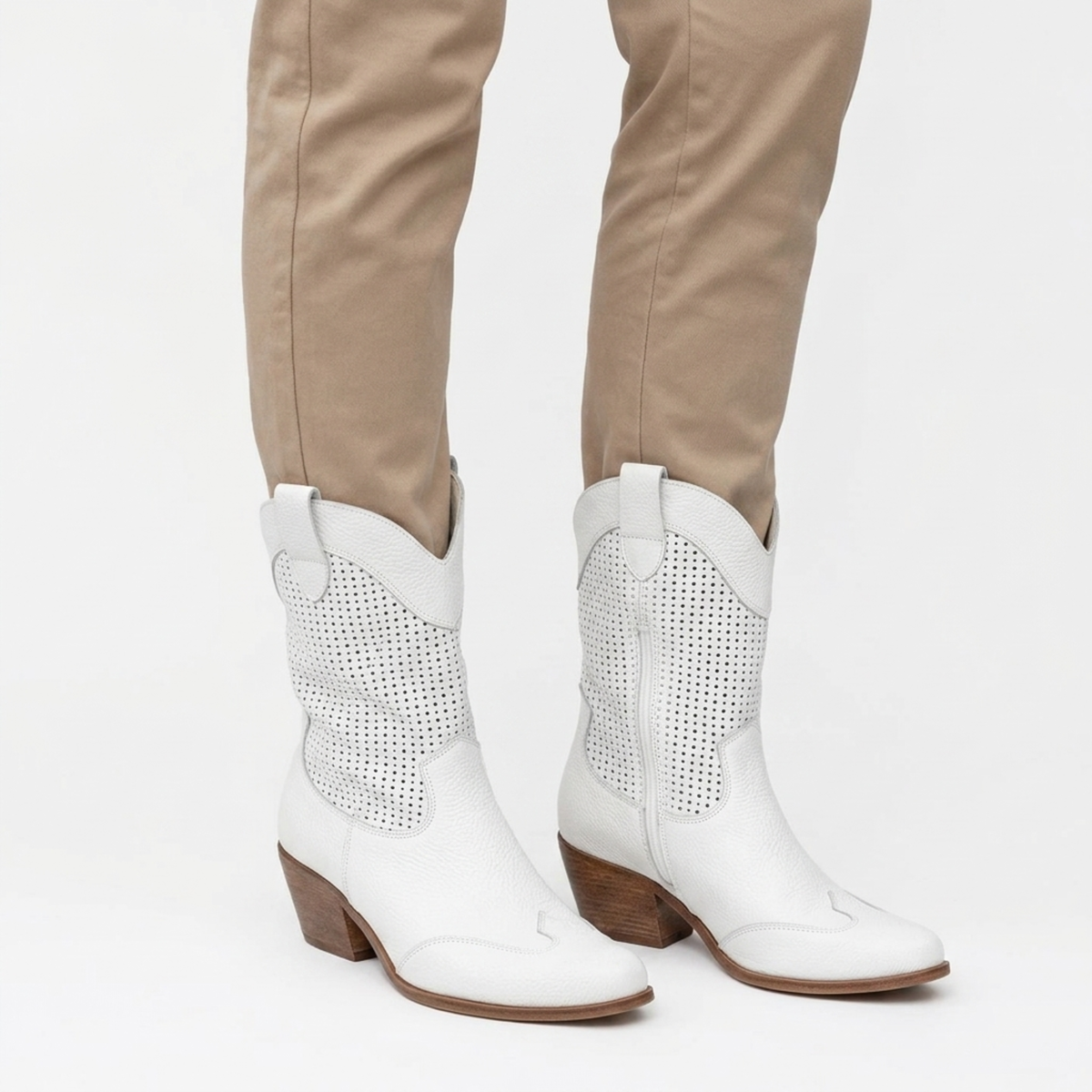 Bottines cowboy femme — en cuir — mi-mollet — usage quotidien