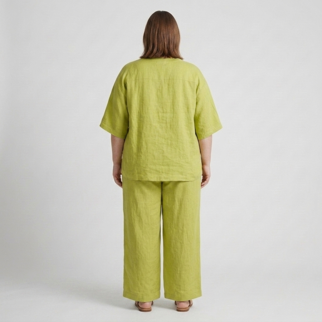 Ensemble deux pièces grande taille pour femme avec haut ample à col en v et pantalon fluide