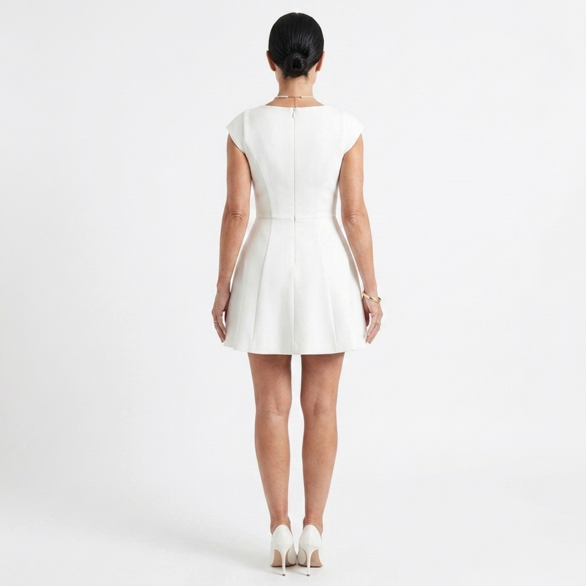 Robe courte pour femme — encolure carrée — tenue de soirée