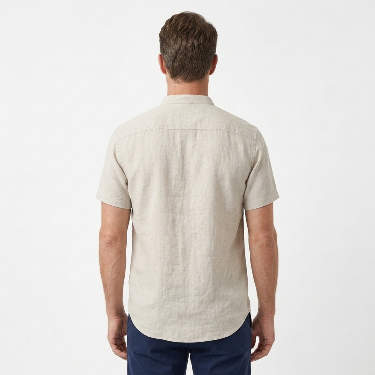 Chemise en lin homme à col officier et manches courtes — été