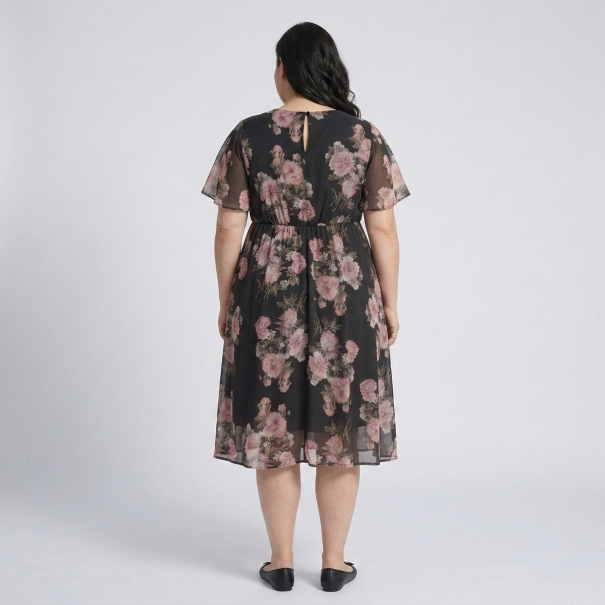 Robe mi-longue grande taille pour femme à col croisé et manches papillon