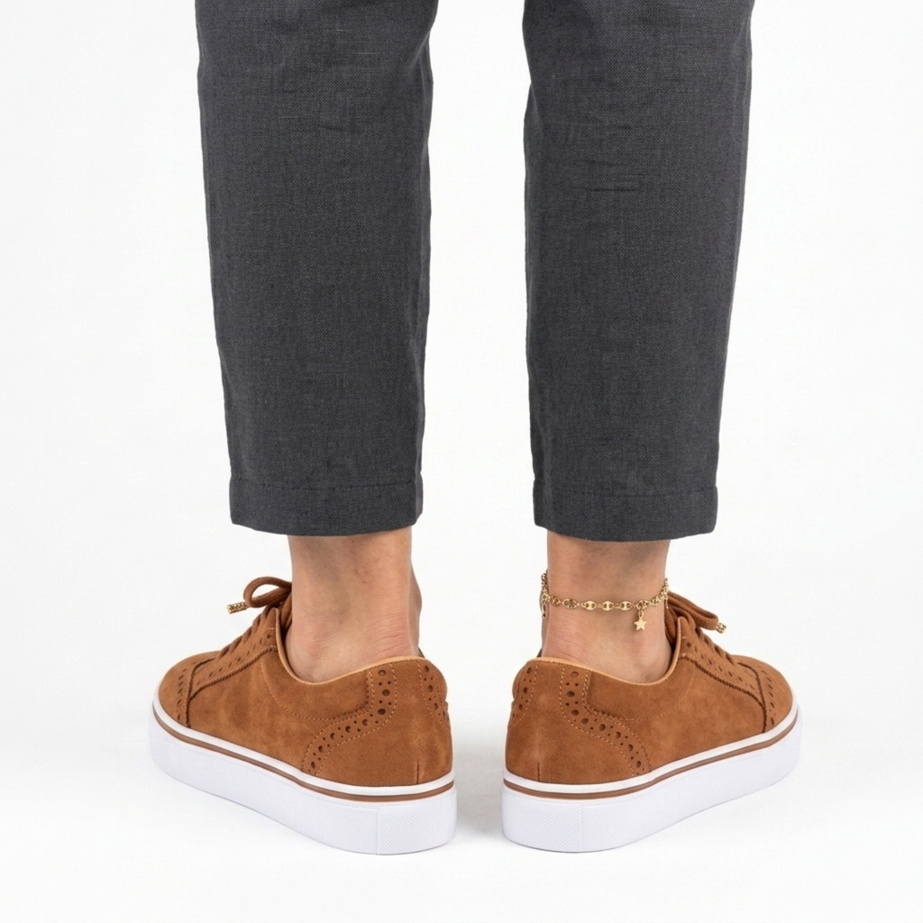 Chaussures de marche femme — semelle compensée et bout fleuri — loisirs