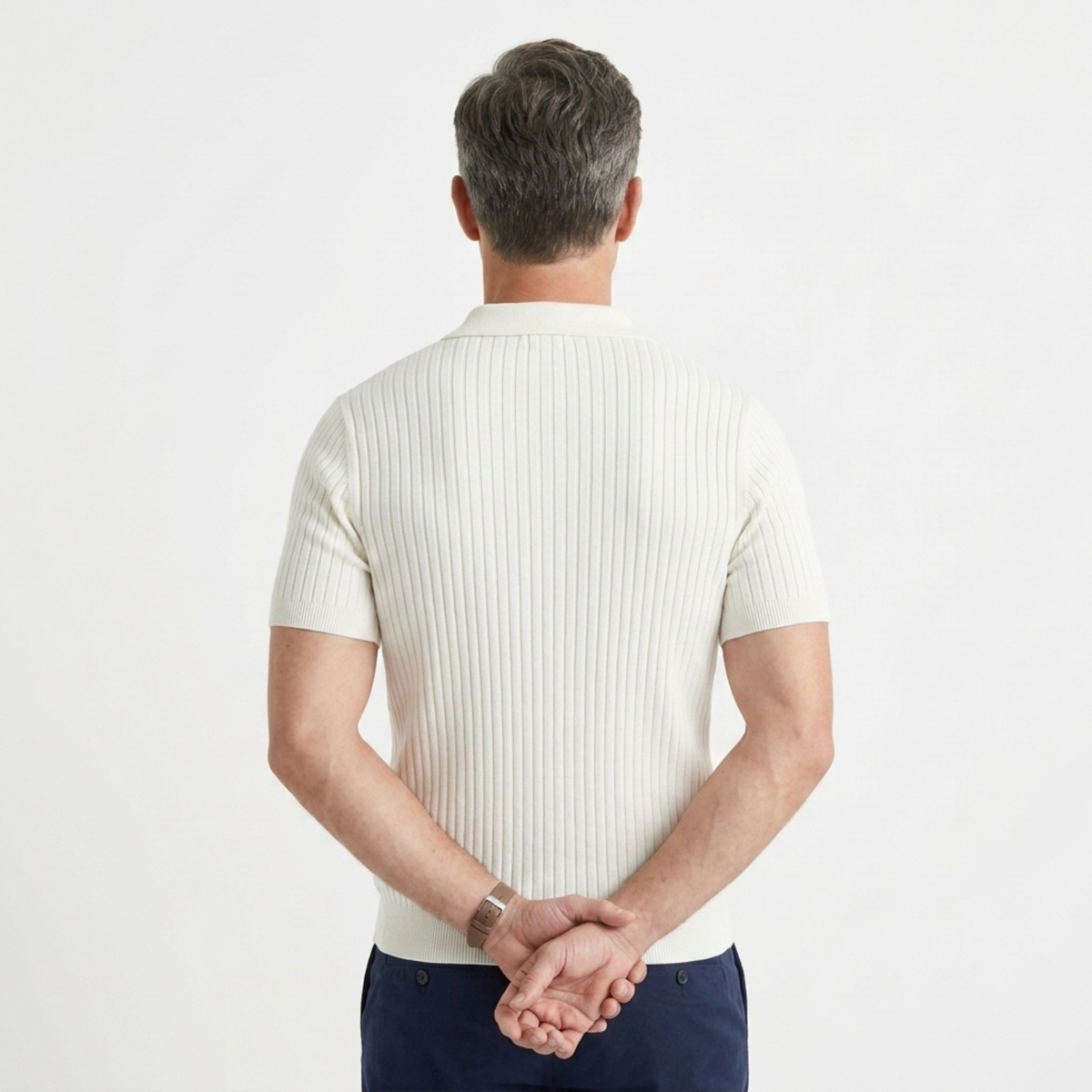 Polo homme en maille côtelée avec col en v et manches courtes — détente