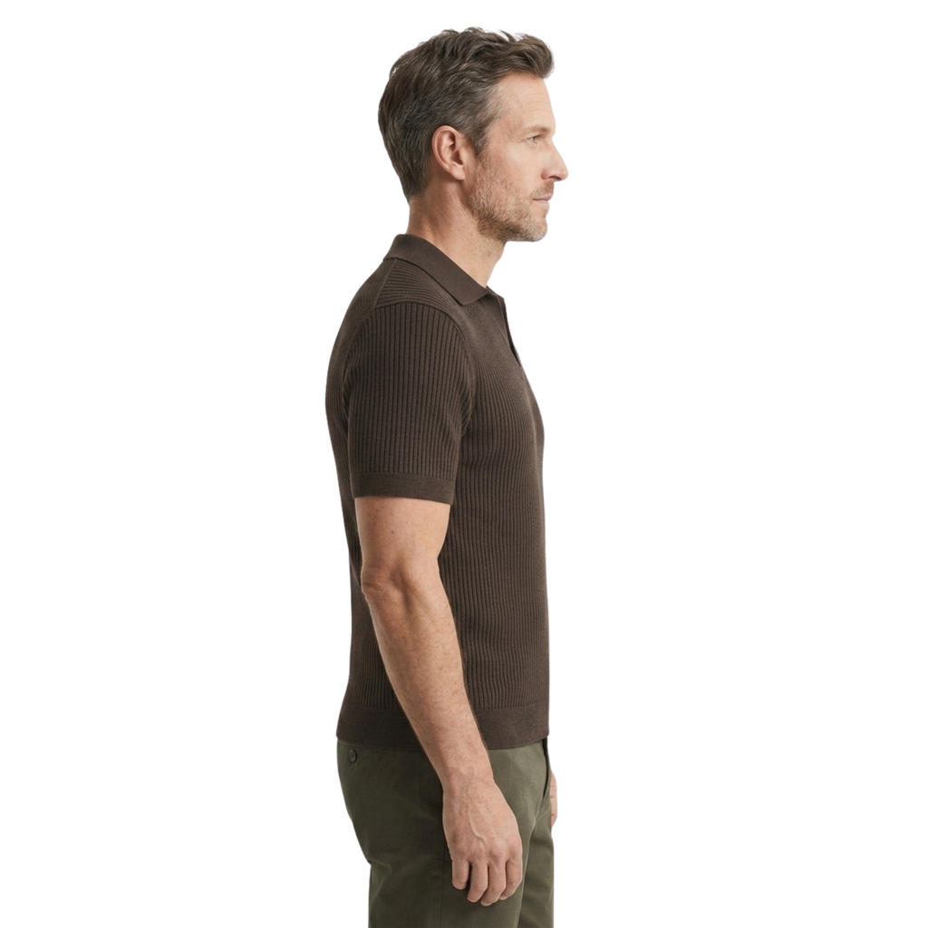 Polo en maille pour homme — col ouvert et texture côtelée — style estival