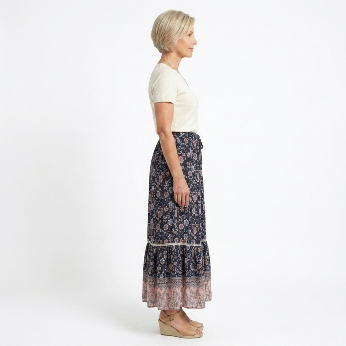 Jupe maxi longue fleurie — taille haute à lacets — tenue de plage