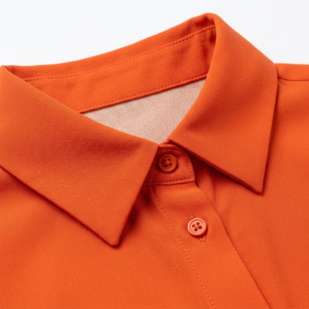Blouse fluide femme en soie — décolleté en v — bureau et soirée