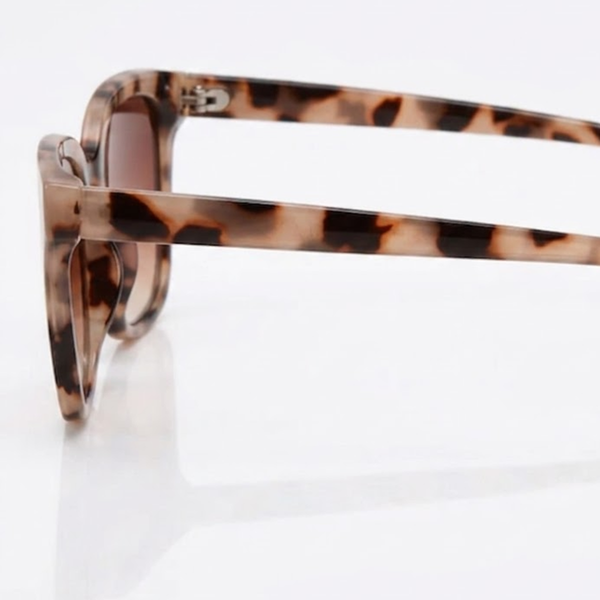 Lunettes de Soleil Carrées Oversized pour Femme avec Monture Épaisse et Verres Teintés