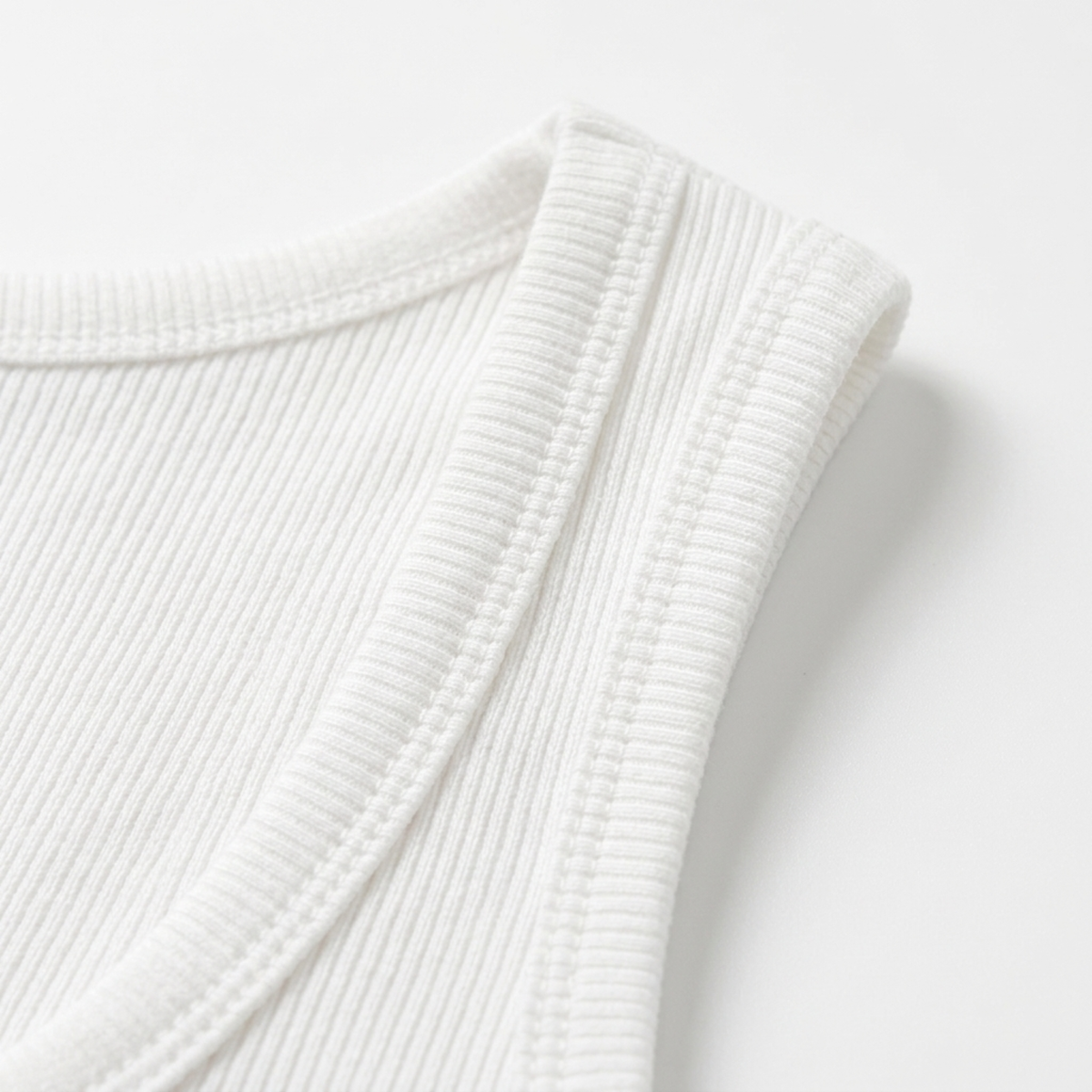 Débardeur crop top femme — maille côtelée — col carré — plage et vacances