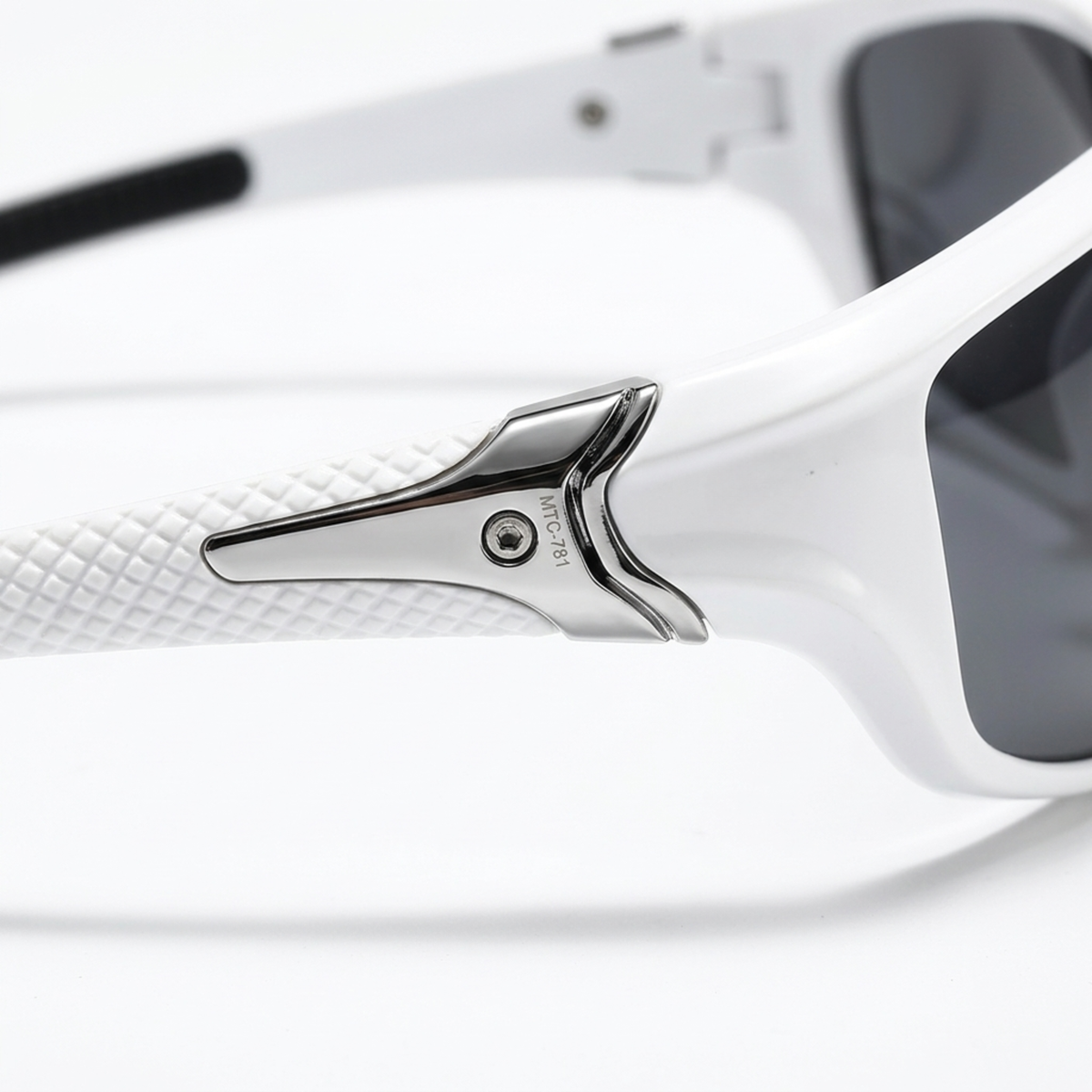 Lunettes de soleil sport polarisées — monture enveloppante — cyclisme et course