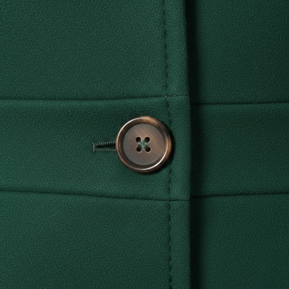 Manteau mi-long en laine à col tailleur et boutonnage multiple