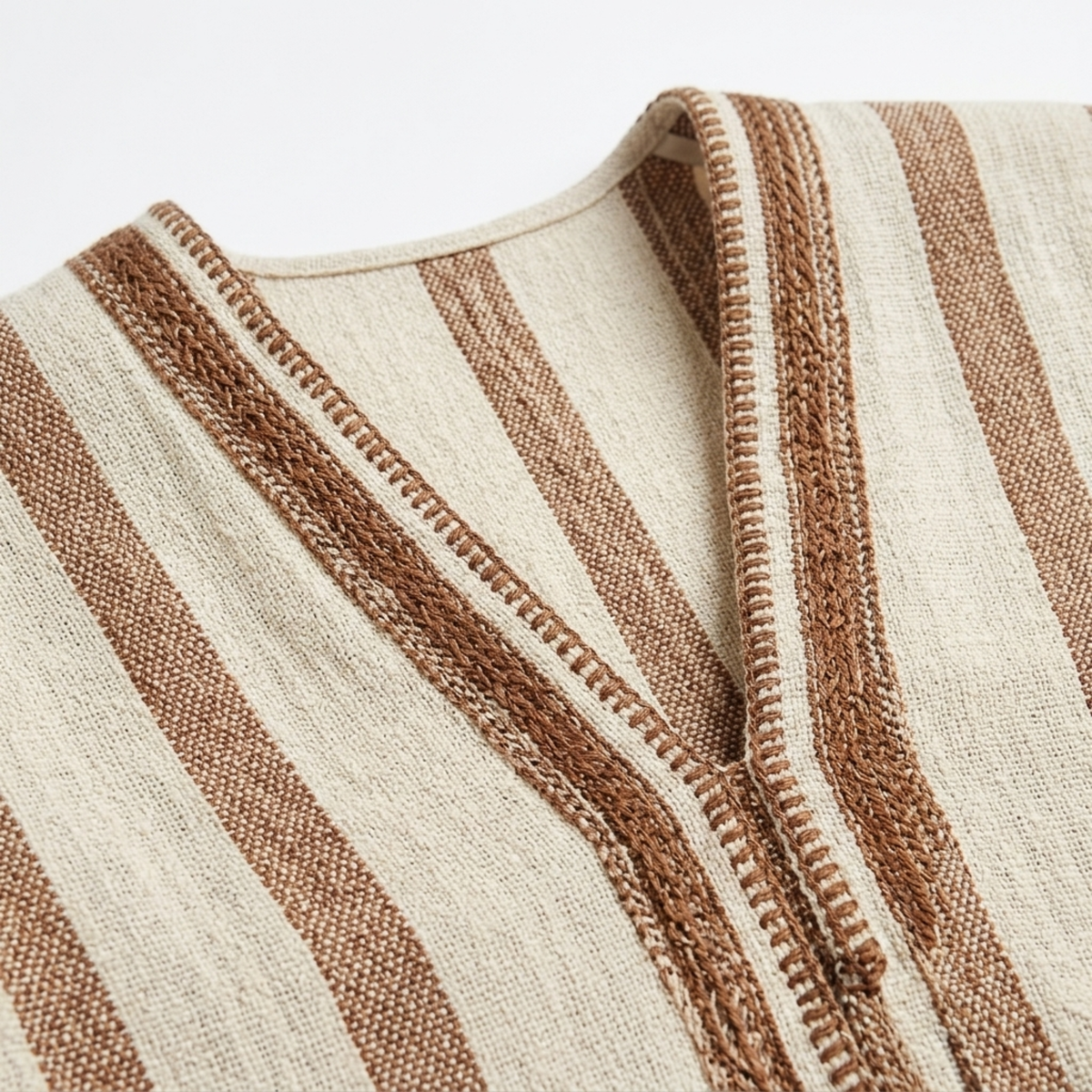 Robe kimono de plage rayée — kaftan ample à pompons — vacances d'été