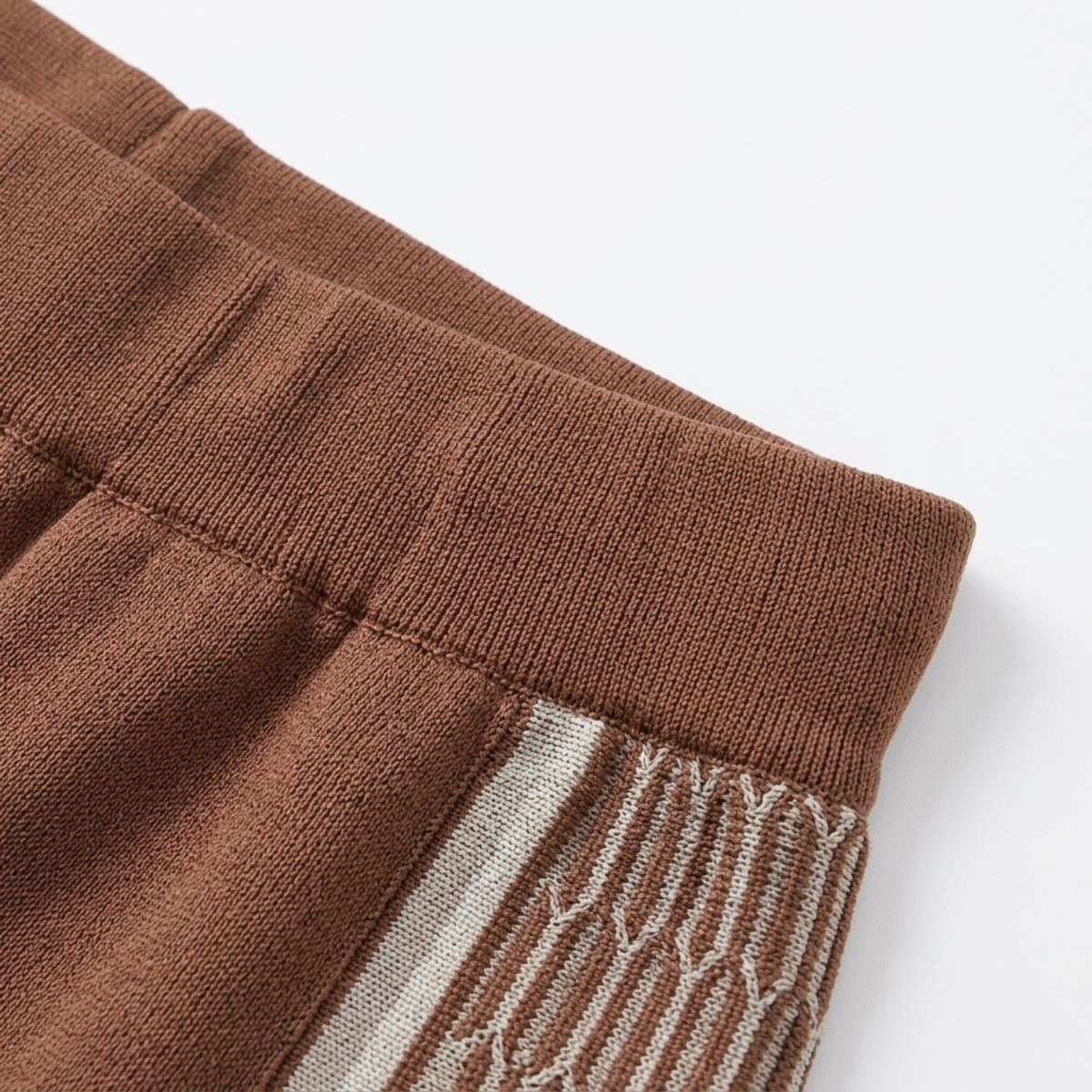 Ensemble deux pièces en maille pour homme — maille géométrique — tenue d’été décontractée