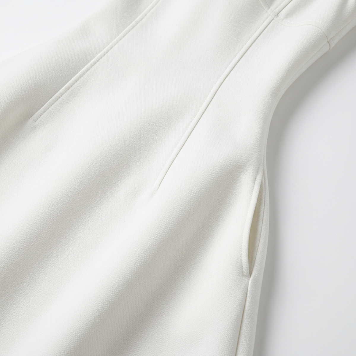 Robe courte femme — jupe boule en crêpe et col bateau | tenue de soirée