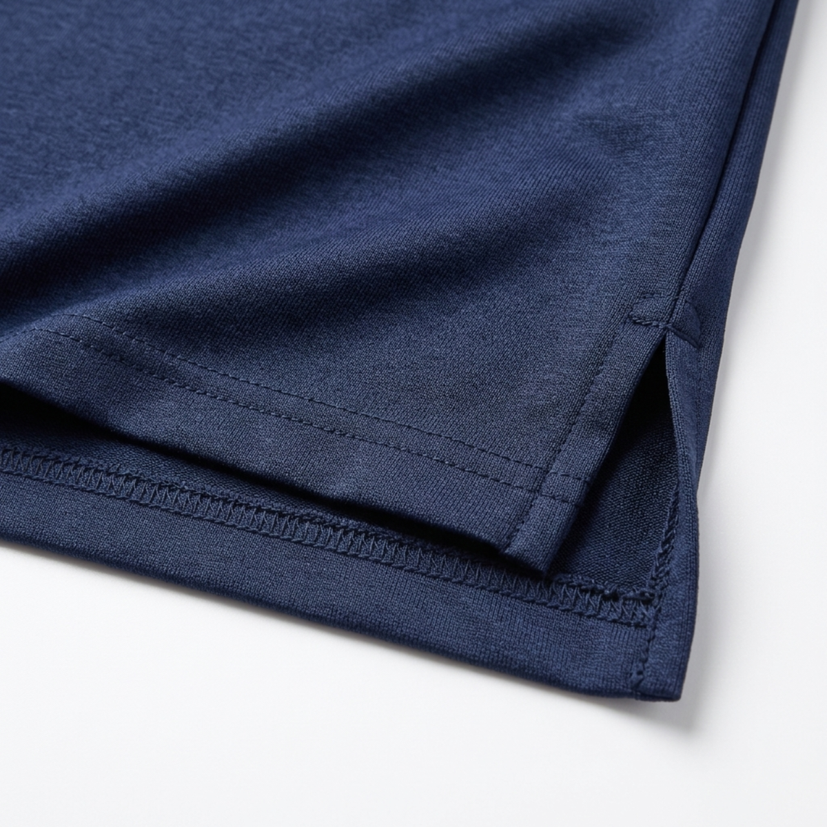 Polo pour homme — tissu technique — coupe ajustée — tenue décontractée