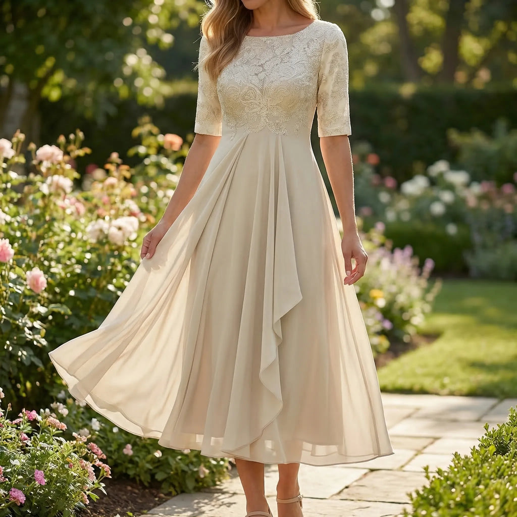 Robe de cocktail pour femme - coupe trapèze et buste en dentelle | soirée
