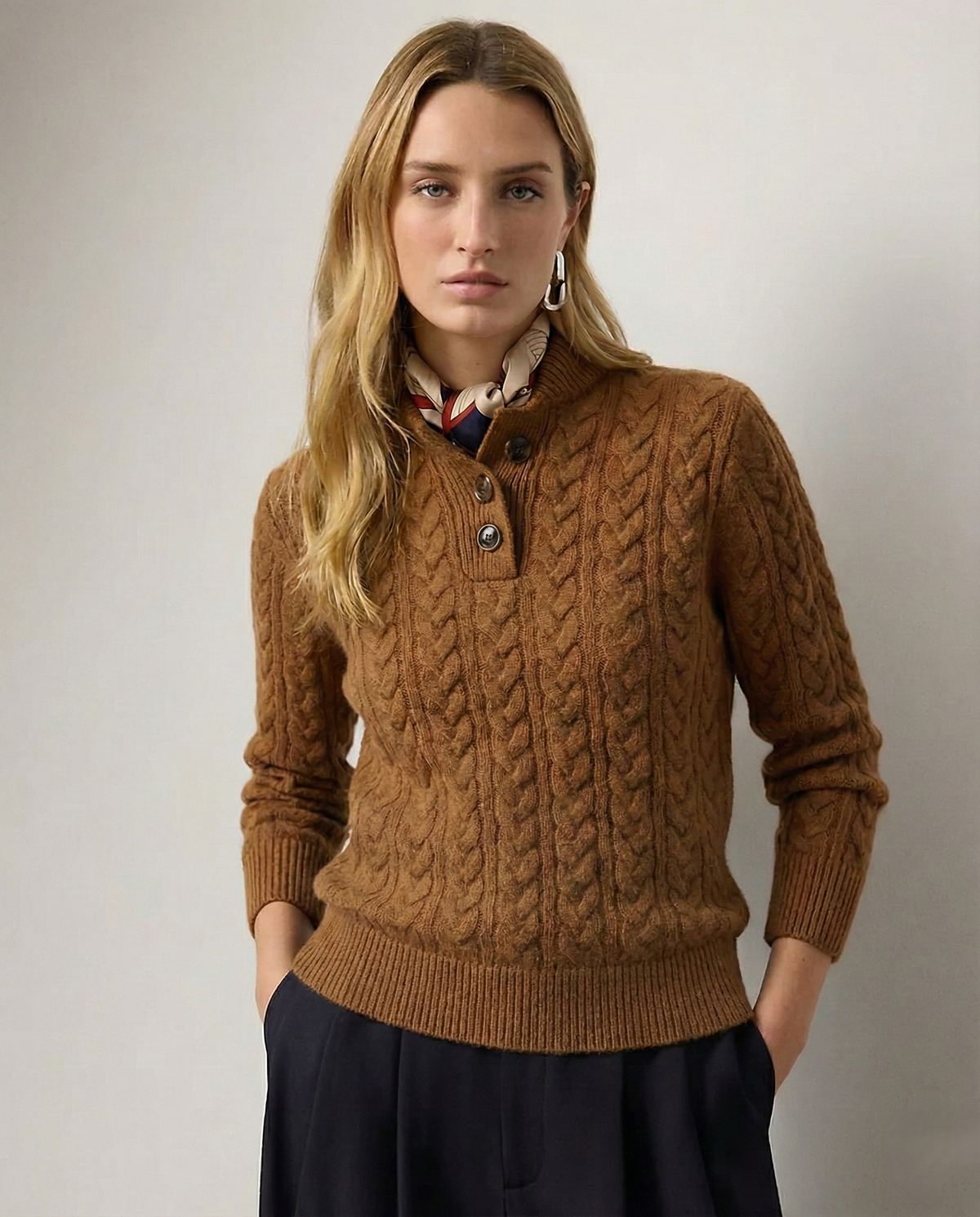 Pull en Laine et Coton Femme – Col Montant Boutonné et Maille Torsadée