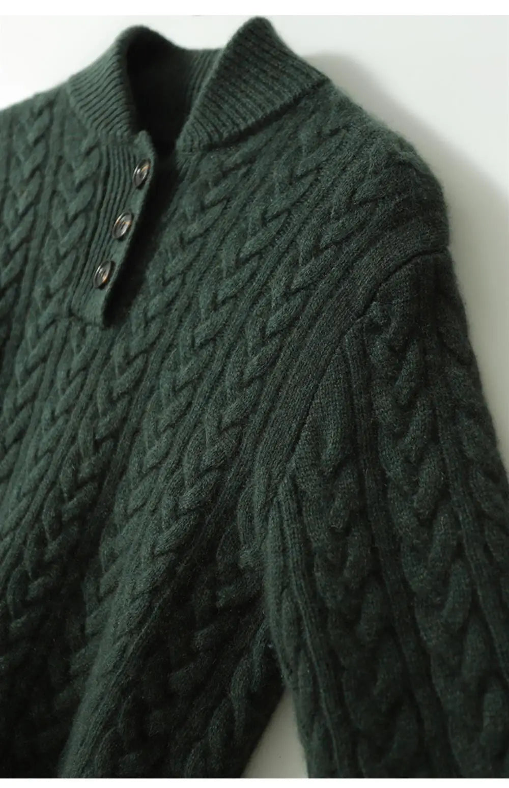 Pull en Laine et Coton Femme – Col Montant Boutonné et Maille Torsadée