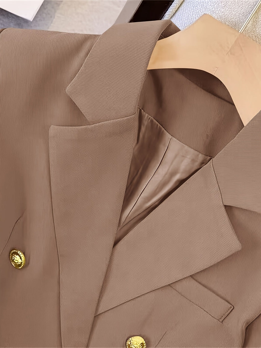 Blazer Femme – Boutonnage Croisé Col Cranté Poches à Rabat pour Tenue Formelle