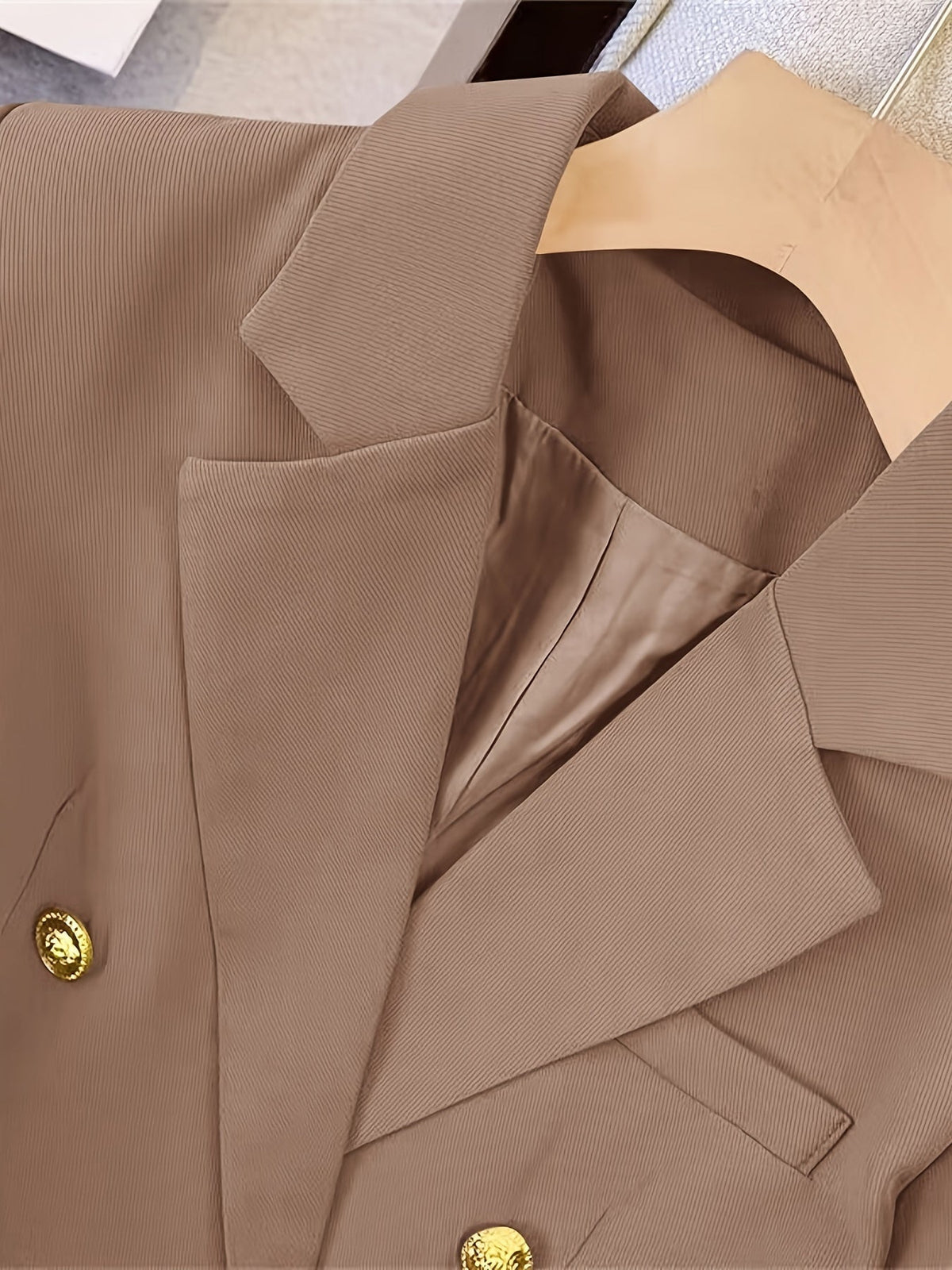 Blazer Femme – Boutonnage Croisé Col Cranté Poches à Rabat pour Tenue Formelle