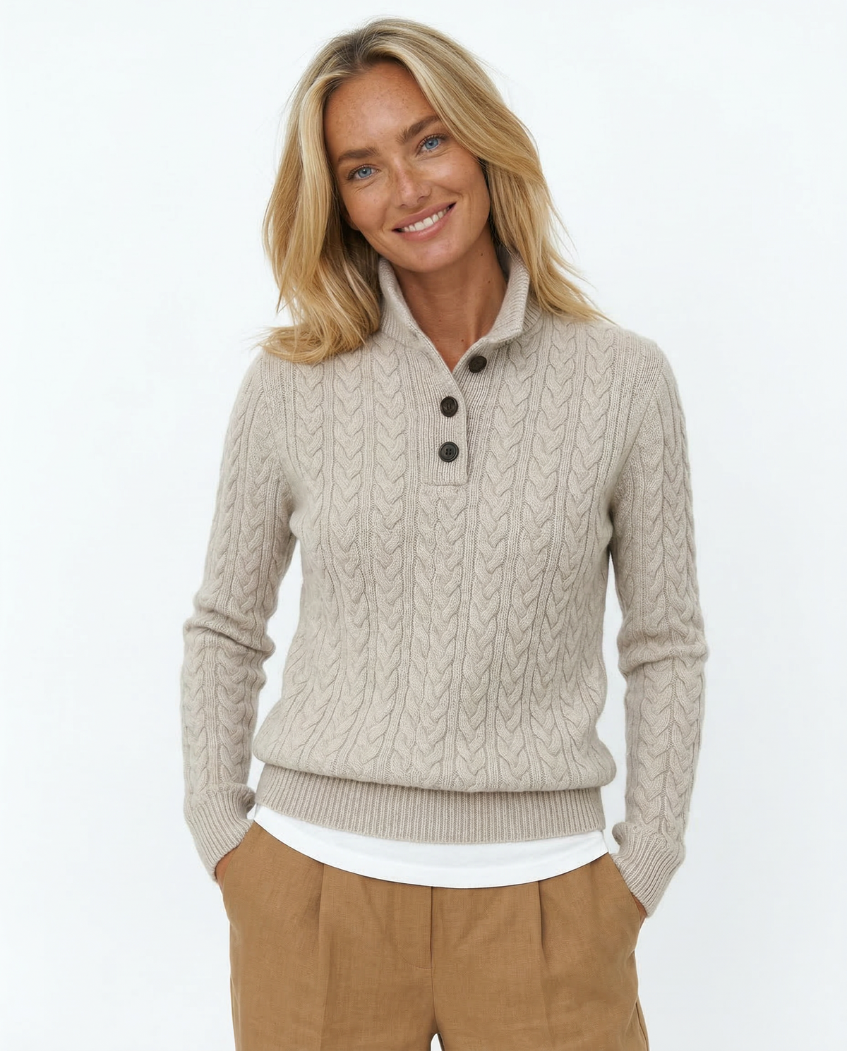 Pull en Laine et Coton Femme – Col Montant Boutonné et Maille Torsadée
