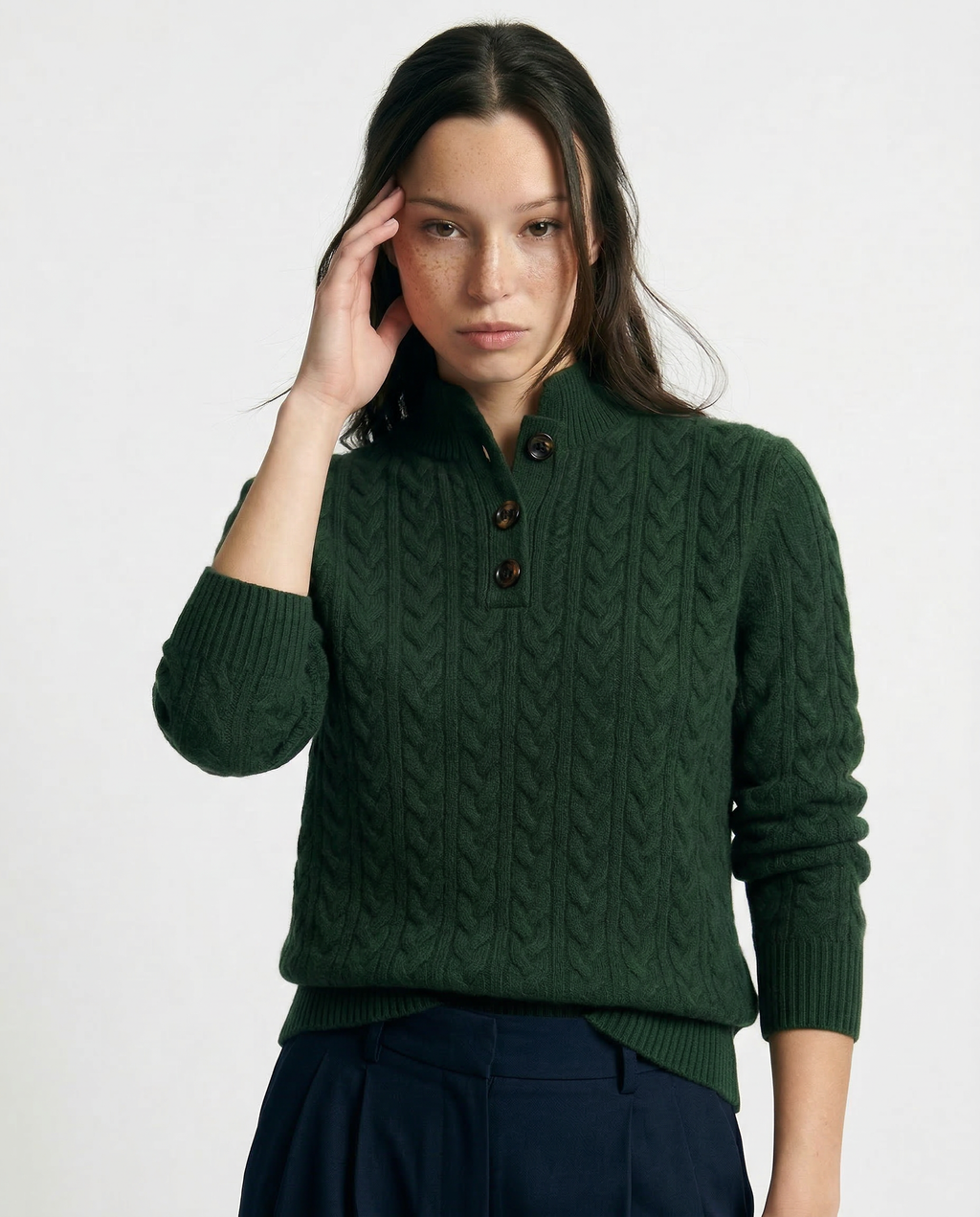 Pull en Laine et Coton Femme – Col Montant Boutonné et Maille Torsadée
