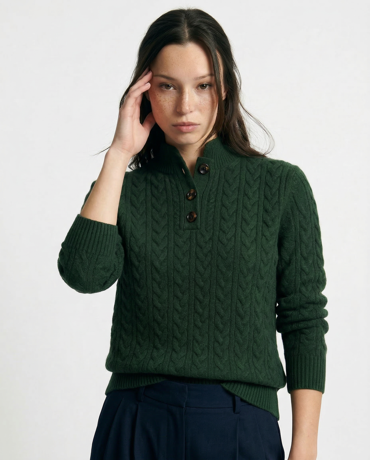 Pull en Laine et Coton Femme – Col Montant Boutonné et Maille Torsadée