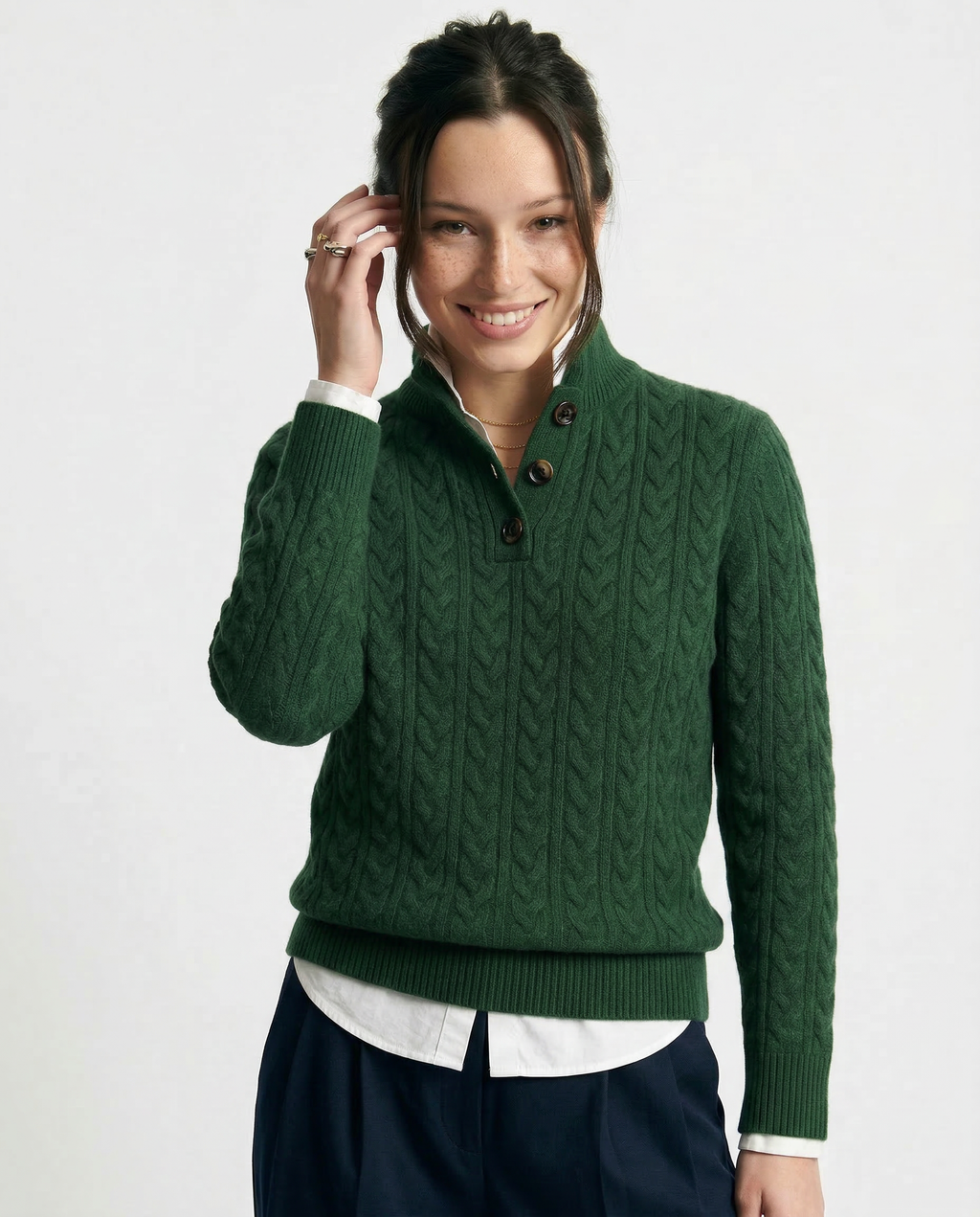 Pull en Laine et Coton Femme – Col Montant Boutonné et Maille Torsadée