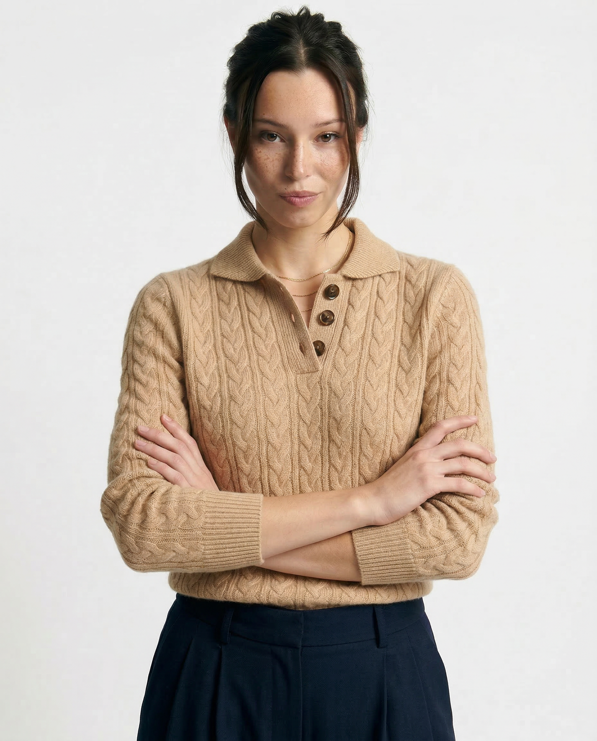 Pull en Laine et Coton Femme – Col Montant Boutonné et Maille Torsadée