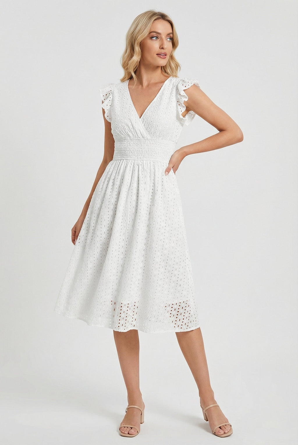 Vêtement mi-long pour femme - robe trapèze ajourée à taille smockée | vacances