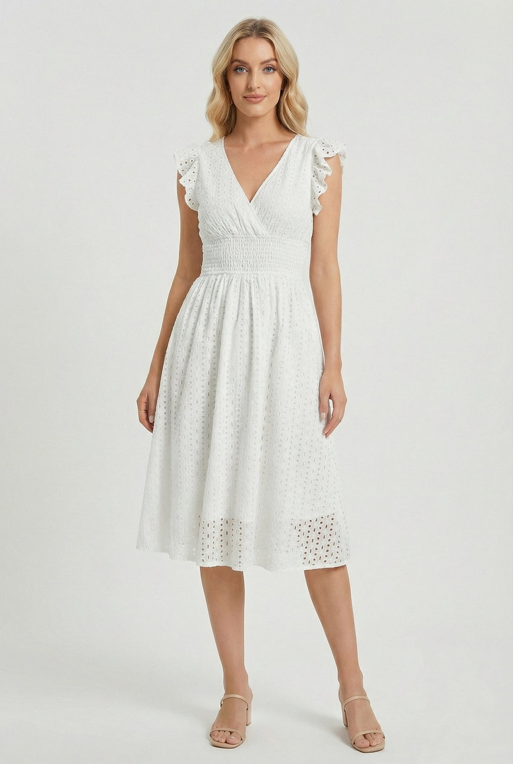 Vêtement mi-long pour femme - robe trapèze ajourée à taille smockée | vacances