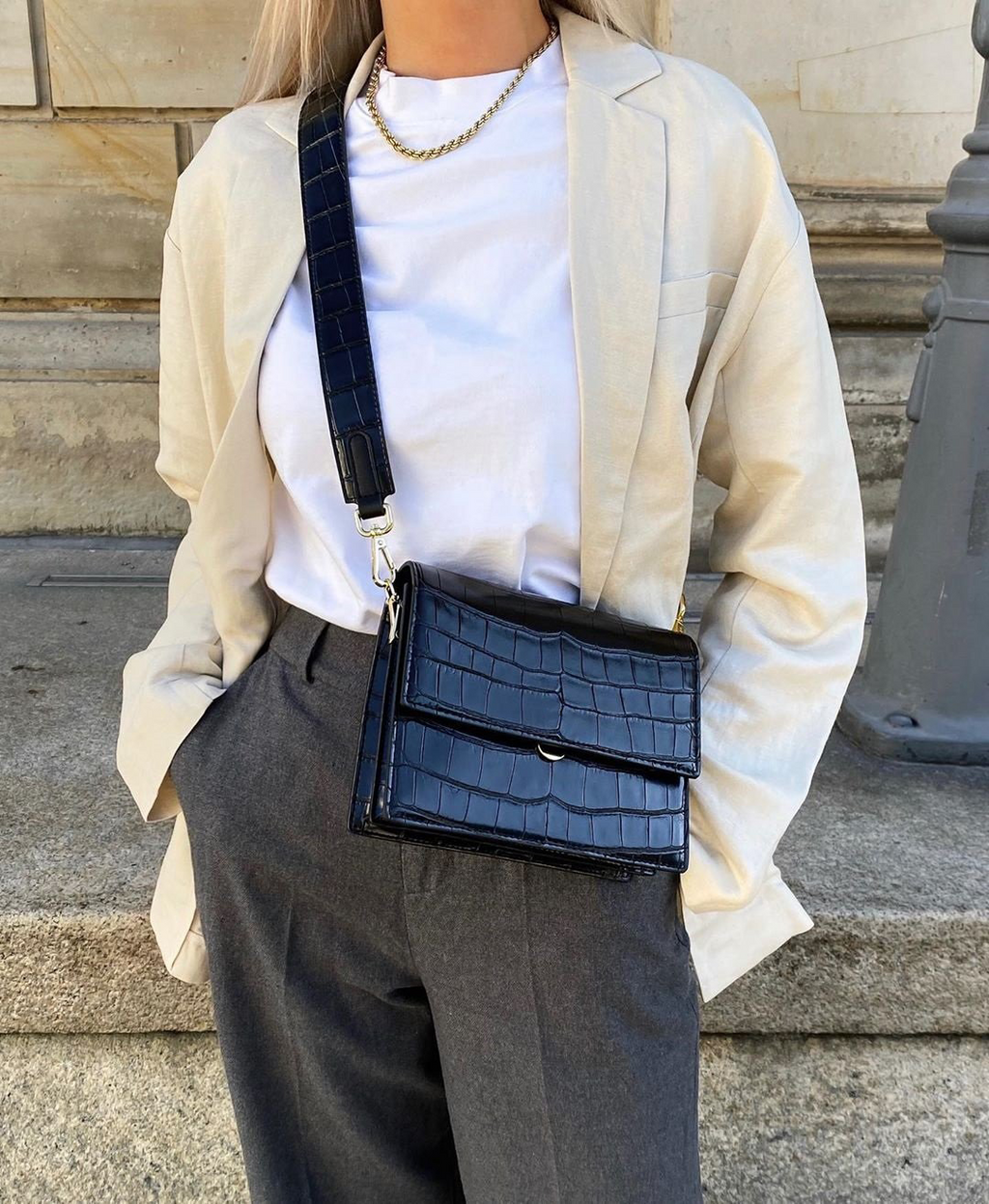 Sac Femme – Imprimé Crocodile et Fermeture à Rabat Format Compact Élégant