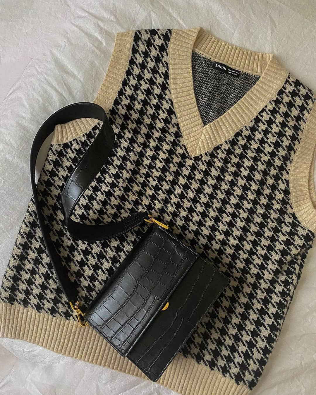Sac Femme – Imprimé Crocodile et Fermeture à Rabat Format Compact Élégant
