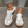 Chaussures de sport pour femme - modèle bas à panneaux - activités